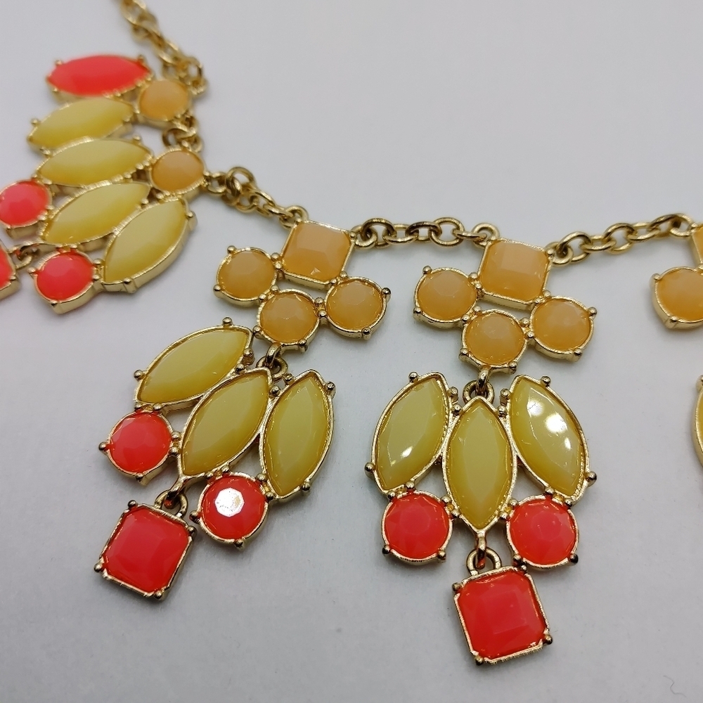 ViVI Gold Tone Coral Yellow Statement Necklace Bib Necklace - Picture 3 of 4